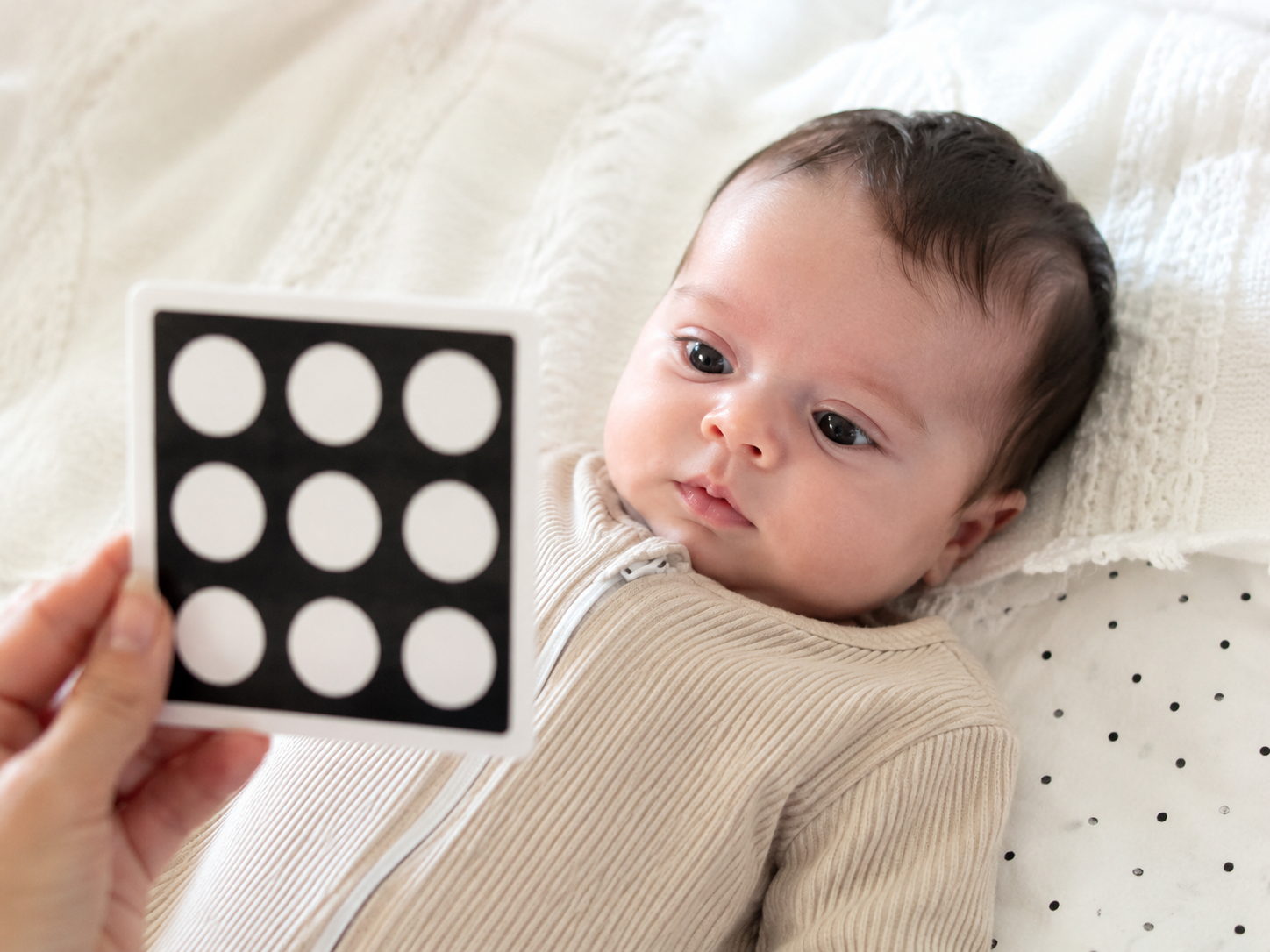 How to Use High-Contrast Cards with a Newborn: A Practical Guide for 0–2 Months
