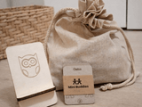 Wooden Montessori balancing toy for children by Owloo – Mini Buddies set with challenge cards, linen bag and wooden stand for educational STEM play
